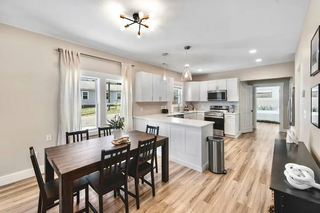 Brand New Cozy Modern Bungalow W/Hot Tub+Movieroom 7 Min From Uptown Σάρλοτ Σπίτι διακοπών
