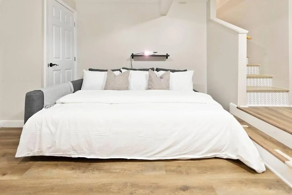Brand New Cozy Modern Bungalow W/Hot Tub+Movieroom 7 Min From Uptown Σάρλοτ