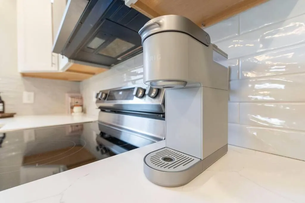 Brand New Cozy Modern Bungalow W/Hot Tub+Movieroom 7 Min From Uptown Σάρλοτ Σπίτι διακοπών