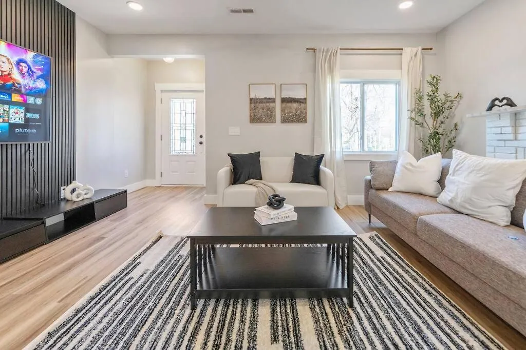 Σπίτι διακοπών Brand New Cozy Modern Bungalow W/Hot Tub+Movieroom 7 Min From Uptown Σάρλοτ Ηνωμένες Πολιτείες της Αμερικής